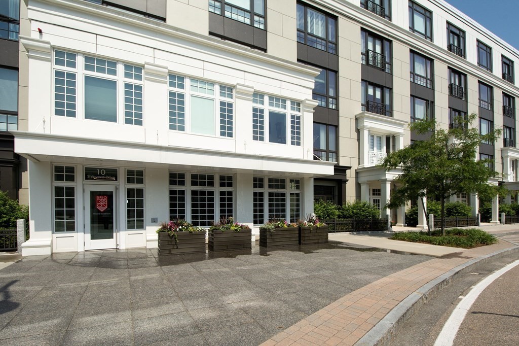 10 Shipyard Drive, Unit 102 Hingham, MA 02043 - Photo 23 of 31 front view of a building