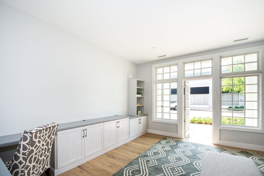 10 Shipyard Drive, Unit 102 Hingham, MA 02043 - Photo 6 of 31 a spacious bedroom with a bed and a window