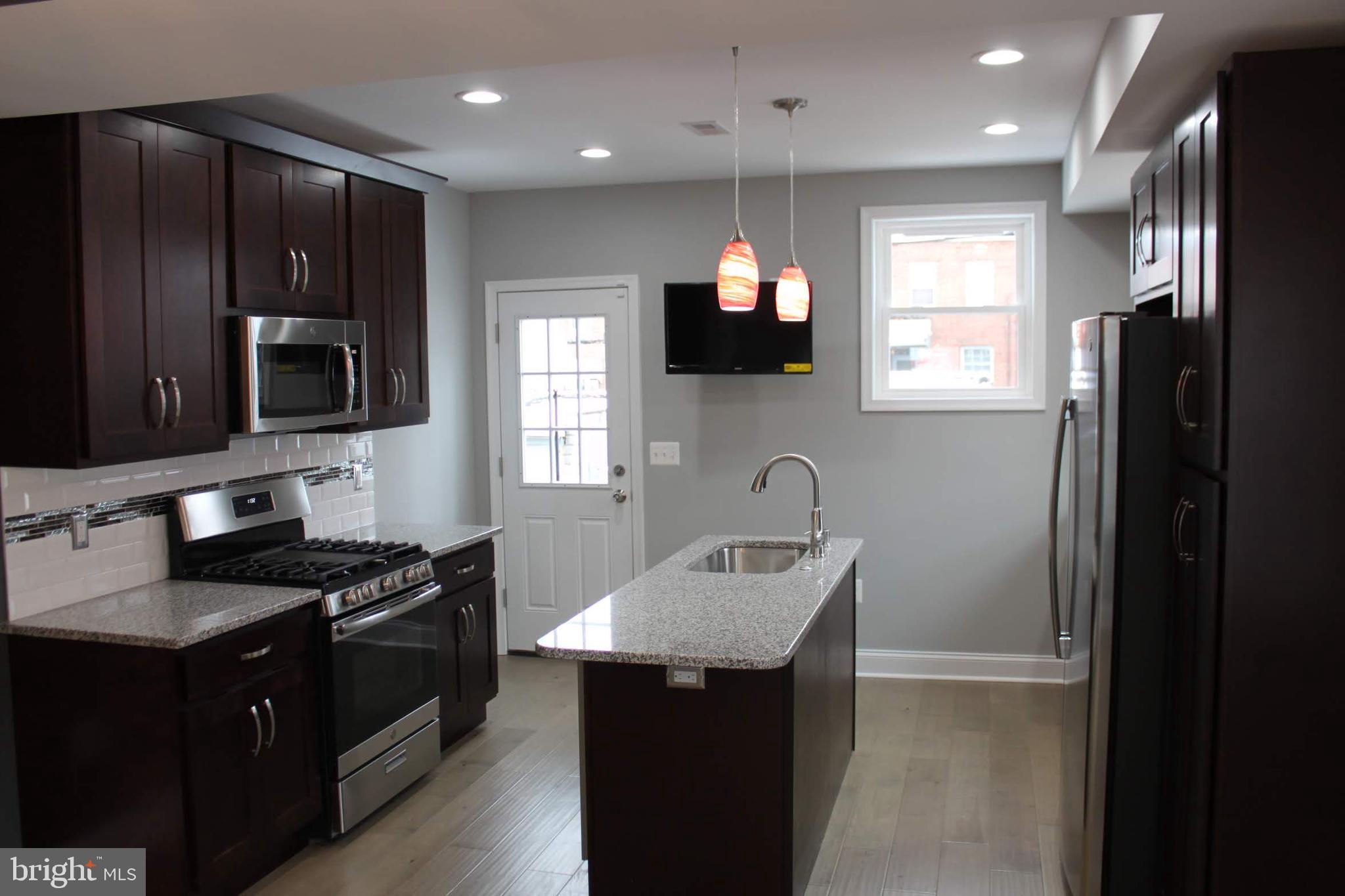 3819 Woodridge Road Baltimore, MD 21229 - Photo 3 of 29 Gallery Image 3
