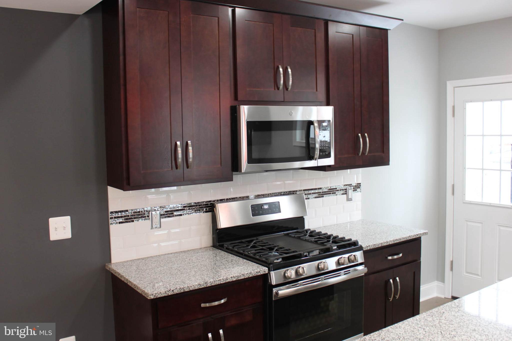 3819 Woodridge Road Baltimore, MD 21229 - Photo 4 of 29 Gallery Image 4
