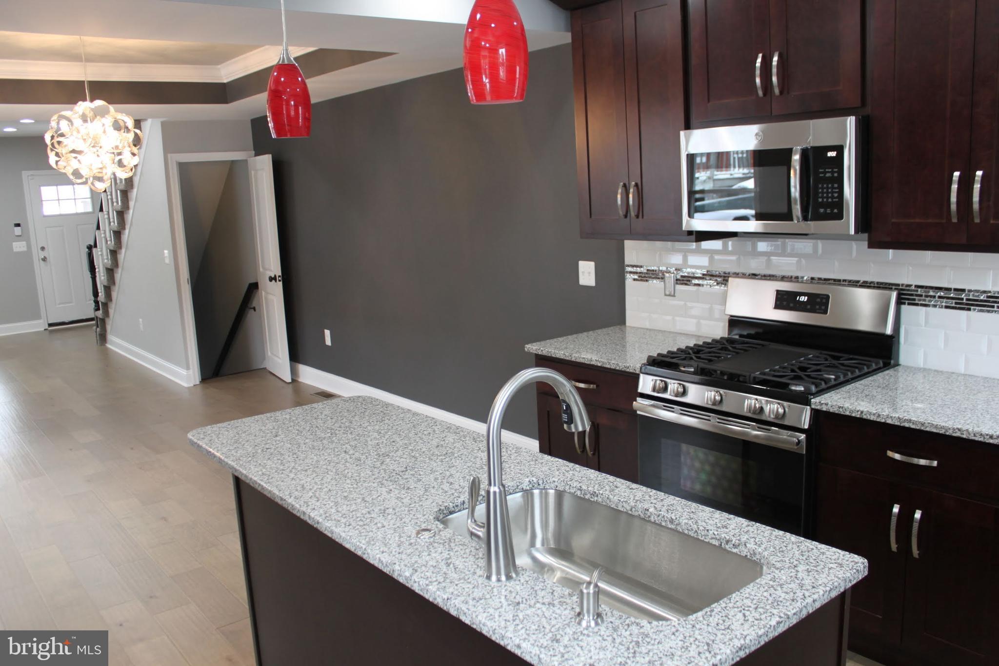 3819 Woodridge Road Baltimore, MD 21229 - Photo 7 of 29 Gallery Image 7