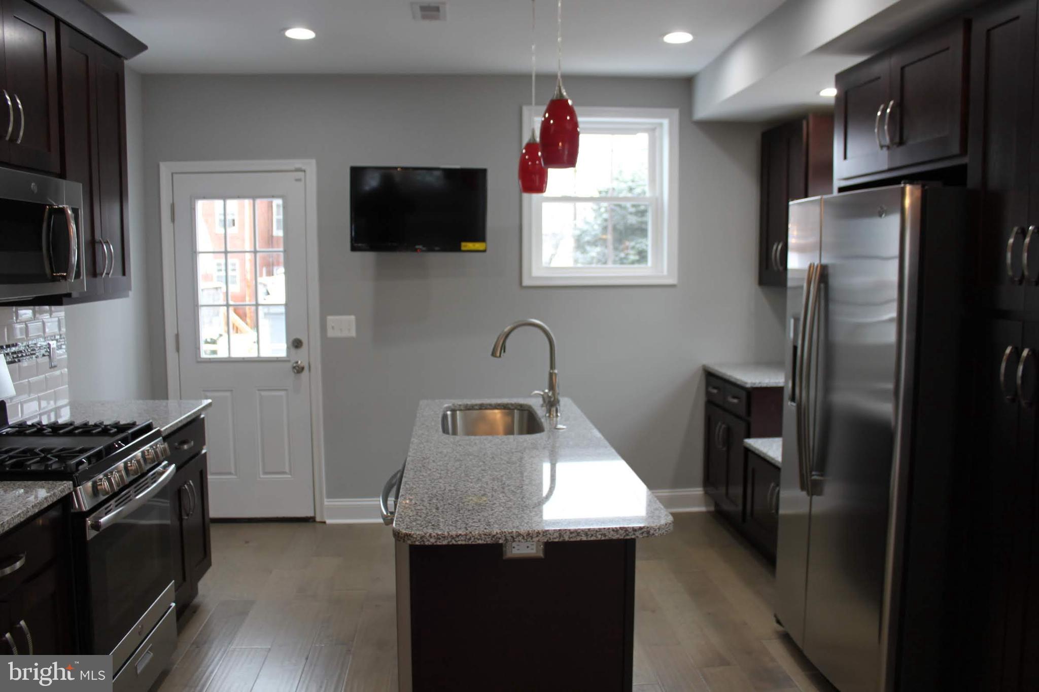 3819 Woodridge Road Baltimore, MD 21229 - Photo 8 of 29 Gallery Image 8