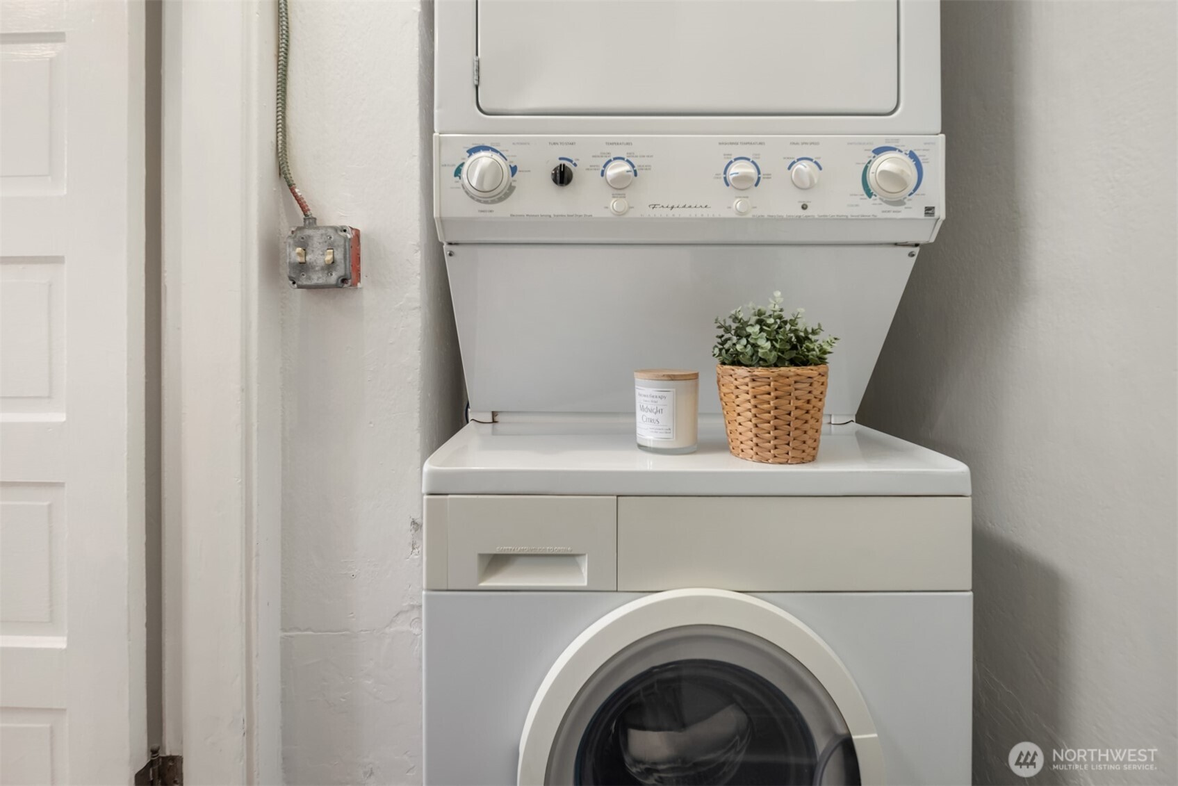 1726 15th Avenue, Unit 7 Seattle, WA 98122 - Photo 18 of 24 a close view of utility room with washer and dryer