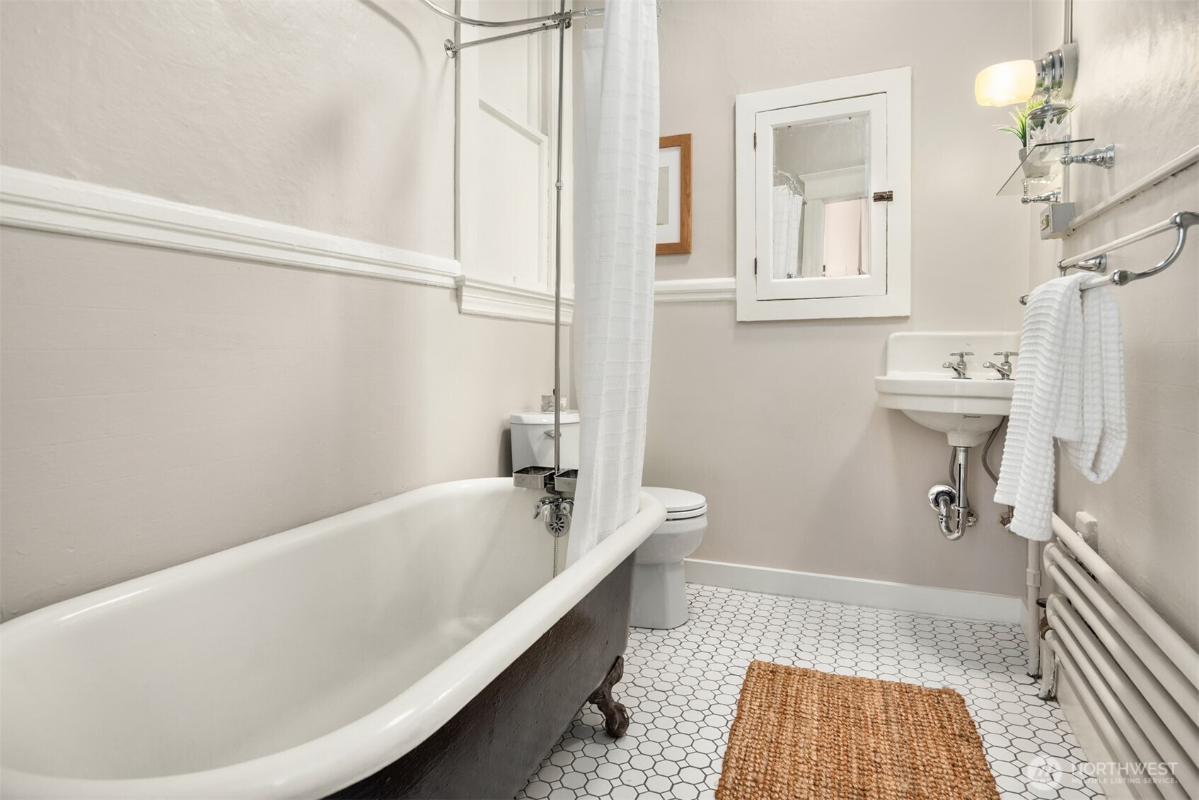 1726 15th Avenue, Unit 7 Seattle, WA 98122 - Photo 20 of 24 a bathroom with a bathtub and shower