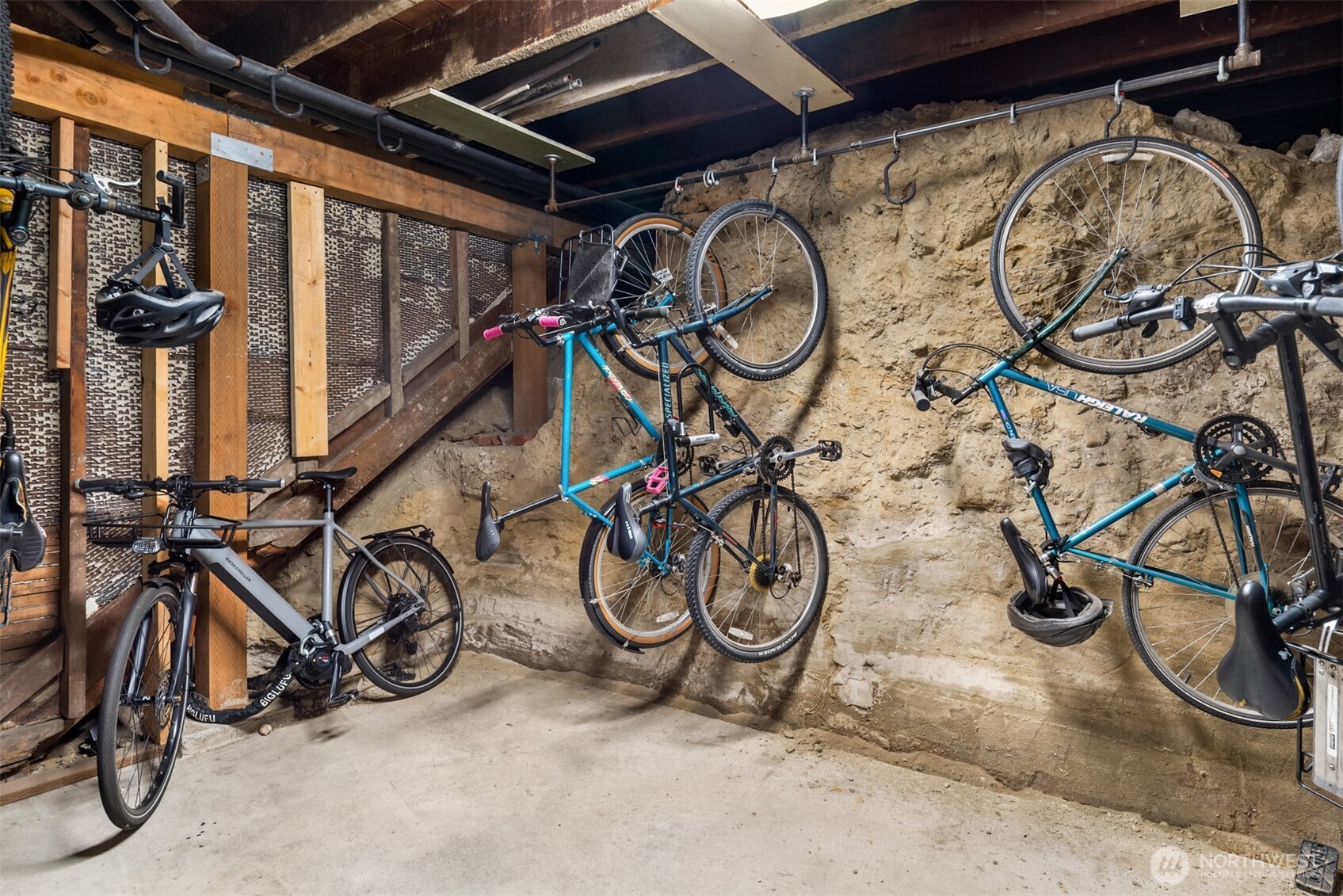 1726 15th Avenue, Unit 7 Seattle, WA 98122 - Photo 21 of 24 a view of an bike storage