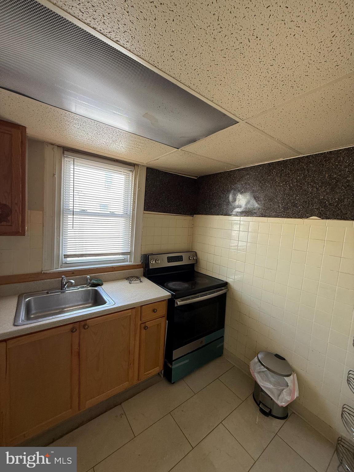 7123 Seaford Road Upper Darby, PA 19082 - Photo 7 of 17