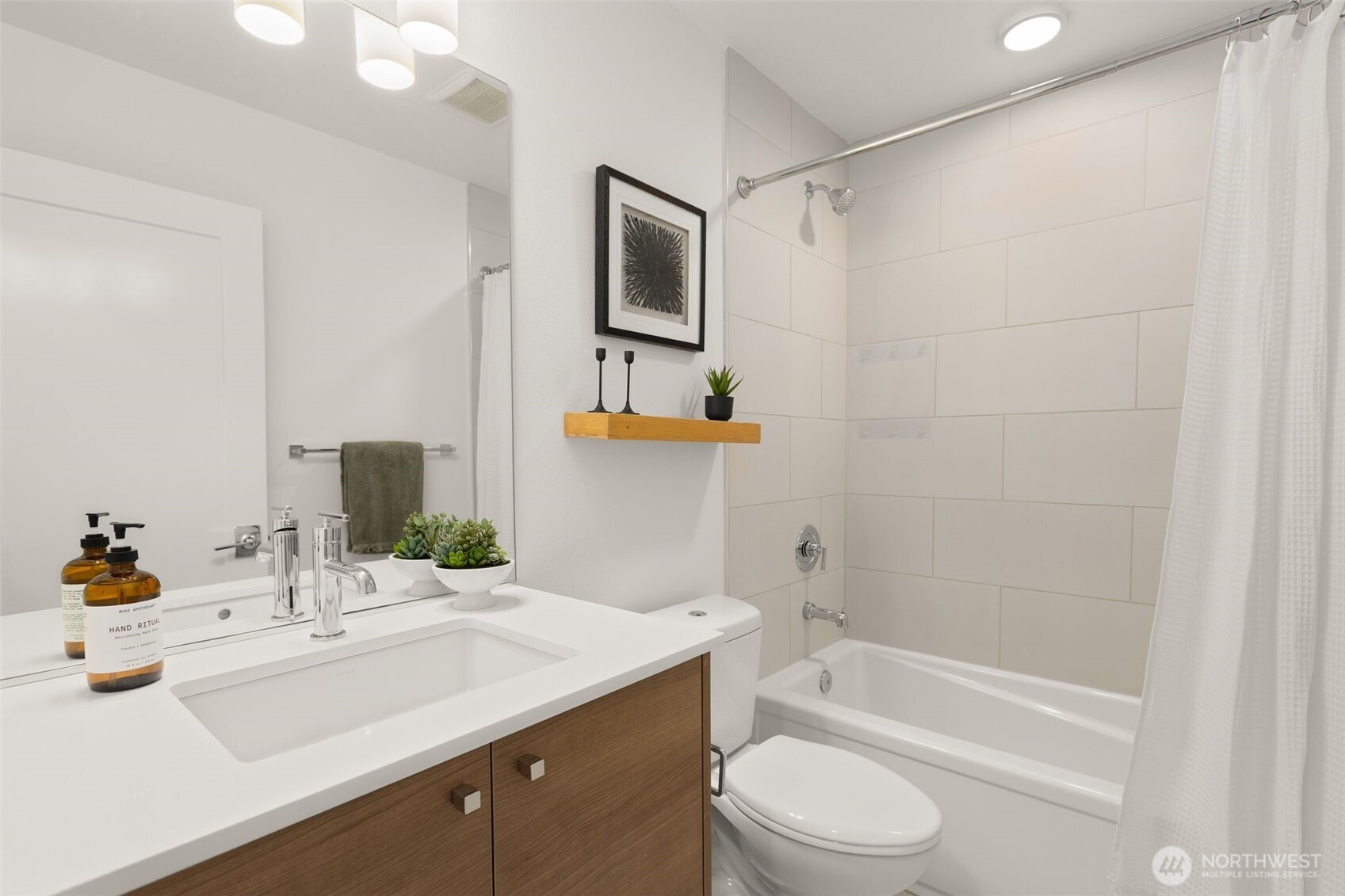 3551 Wallingford Avenue North Seattle, WA 98103 - Photo 14 of 22
