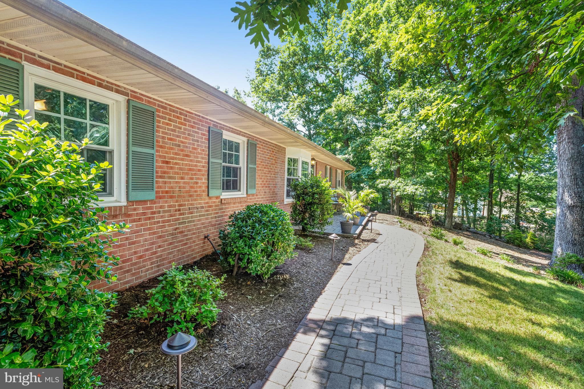 7057 Barbara Road Alexandria, VA 22315 - Photo 4 of 55 INVITING FRONT WALKWAY
