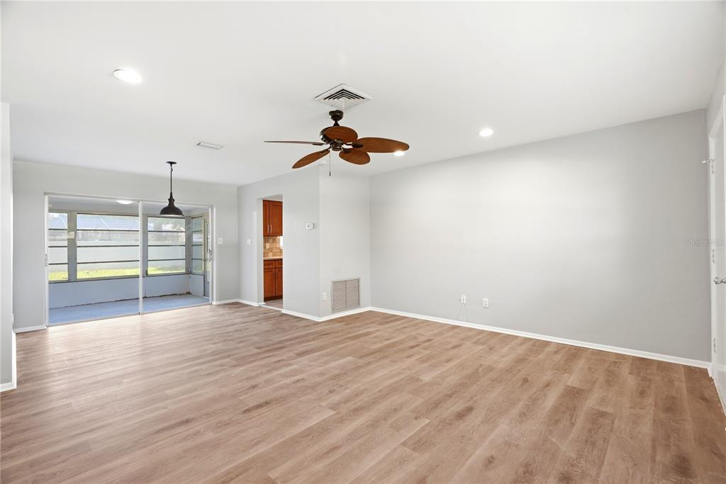 2437 Rutland Lane Clearwater, FL 33763 - Photo 4 of 32 Gallery Image 4