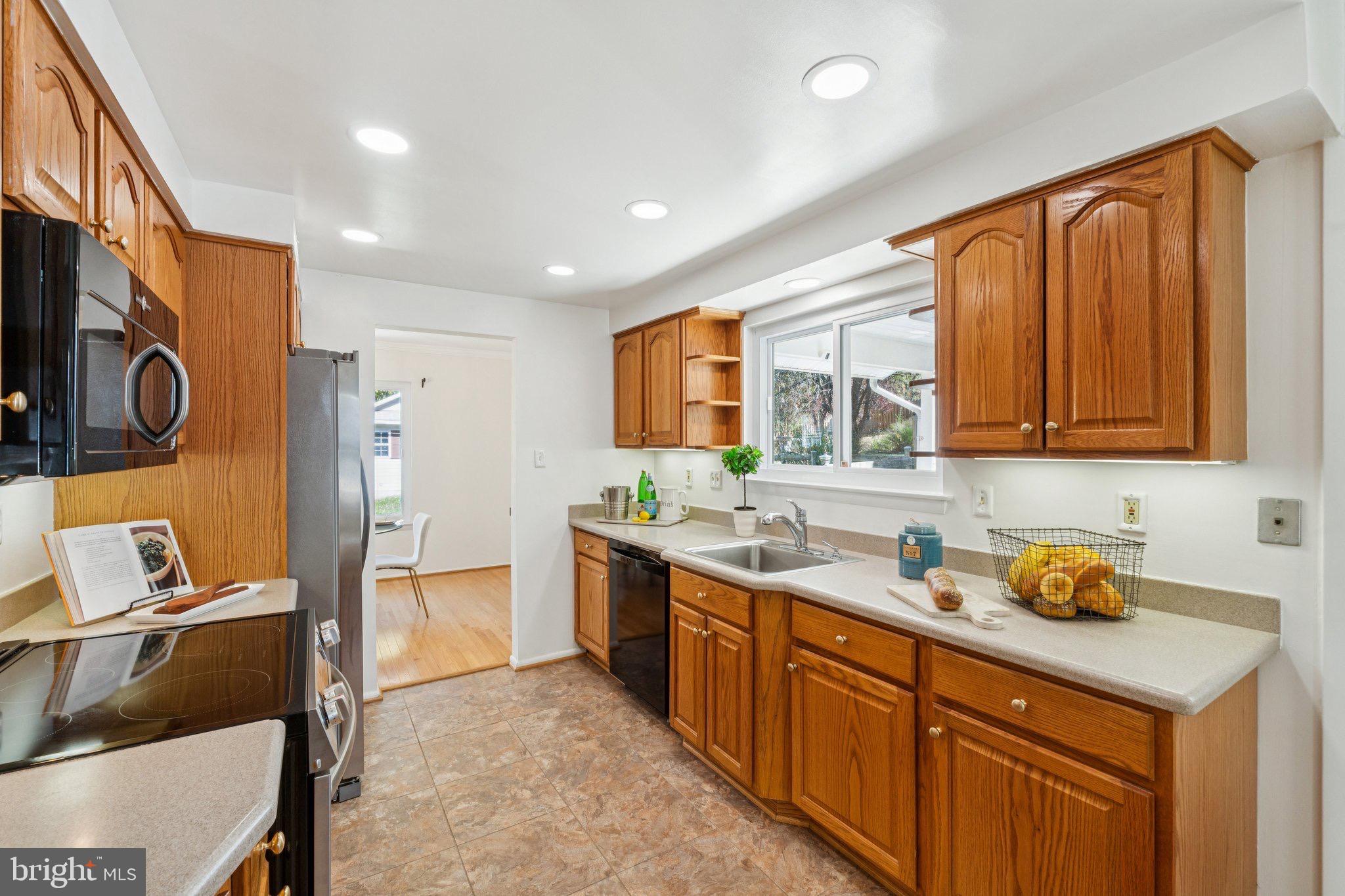 12013 Cheyenne Road Gaithersburg, MD 20878 - Photo 8 of 35 Gallery Image 8