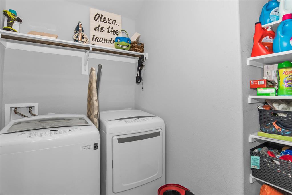 1566 Harrison Circle Waxahachie, TX 75165 - Photo 12 of 38 a utility room with dryer and washer