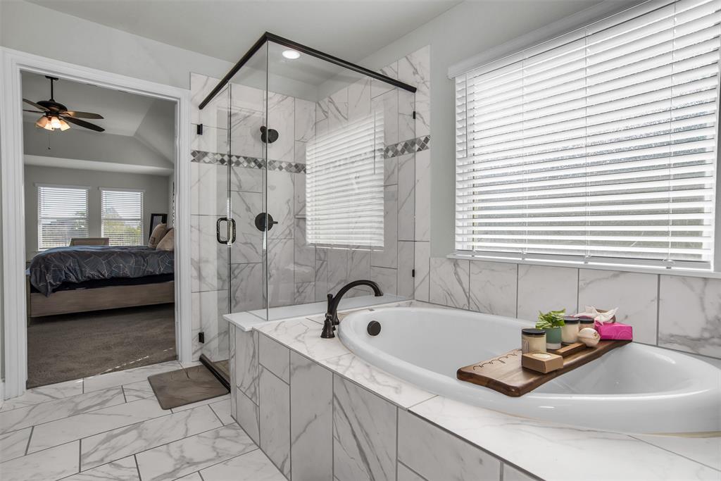 1566 Harrison Circle Waxahachie, TX 75165 - Photo 17 of 38 a bathroom with a tub sink and a mirror