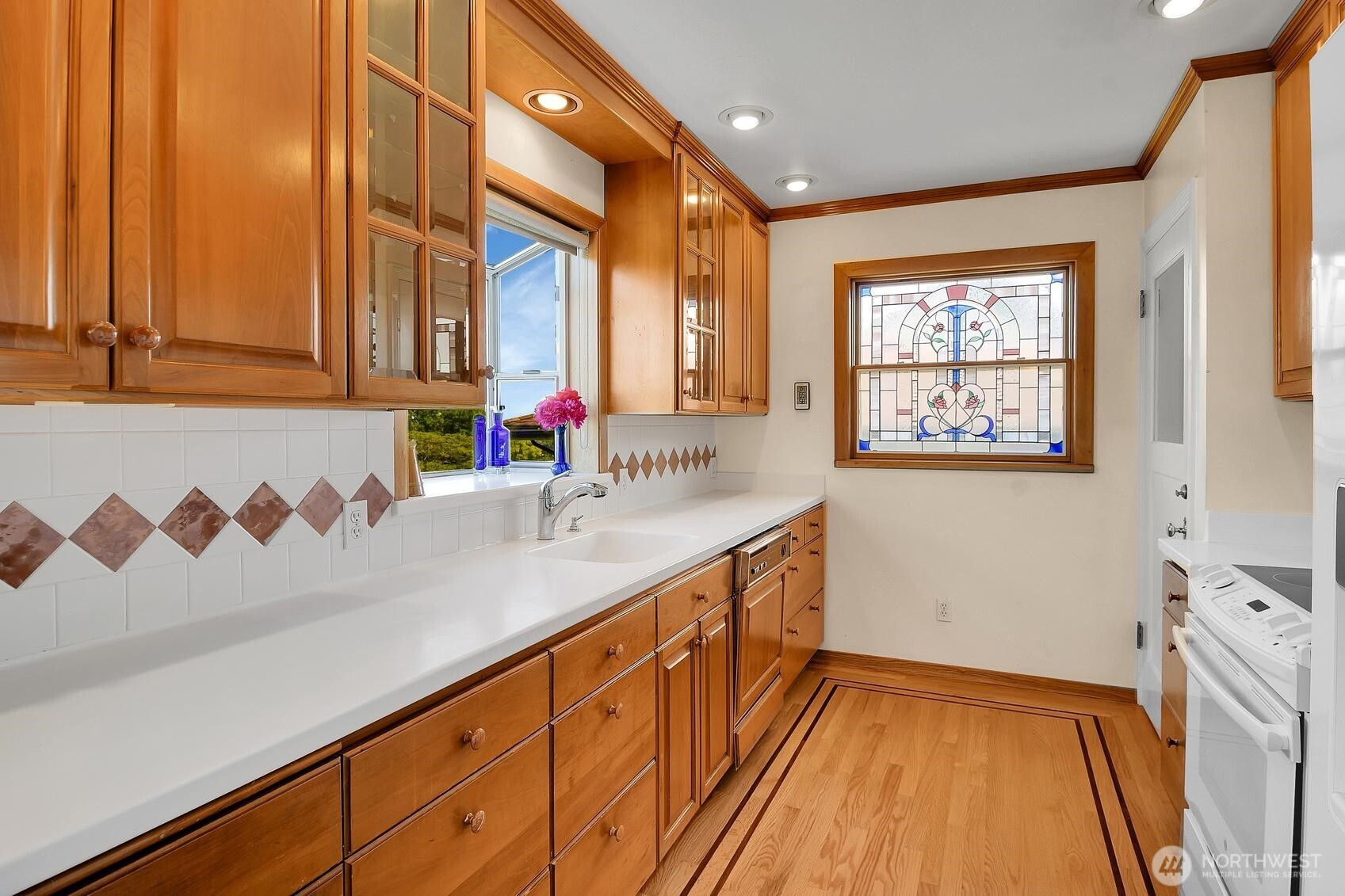6921 39th Avenue Southwest Seattle, WA 98136 - Photo 12 of 26 Gallery Image 12