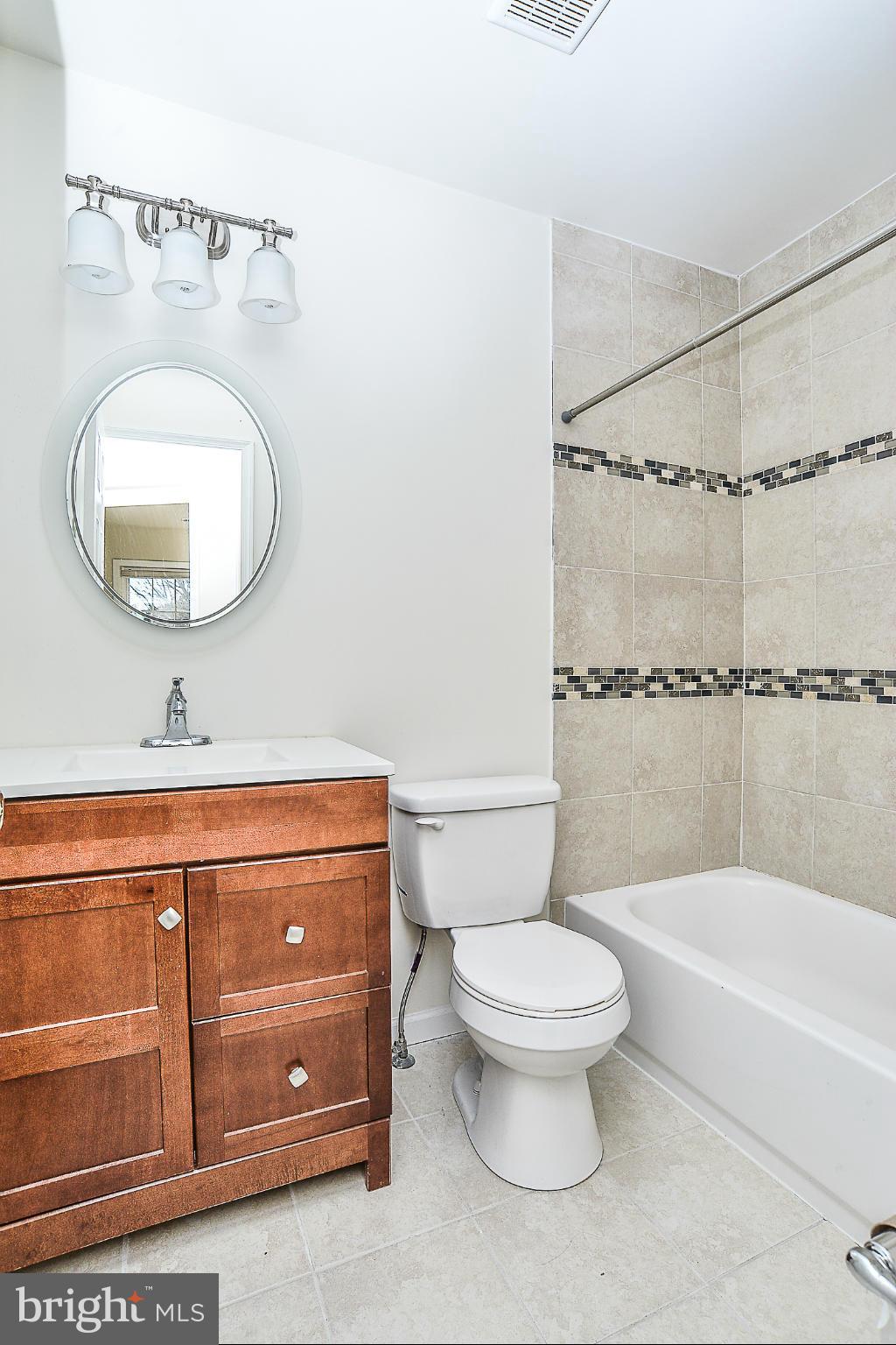 6004 Rabbit Hill Court Centreville, VA 20121 - Photo 17 of 20 Bath