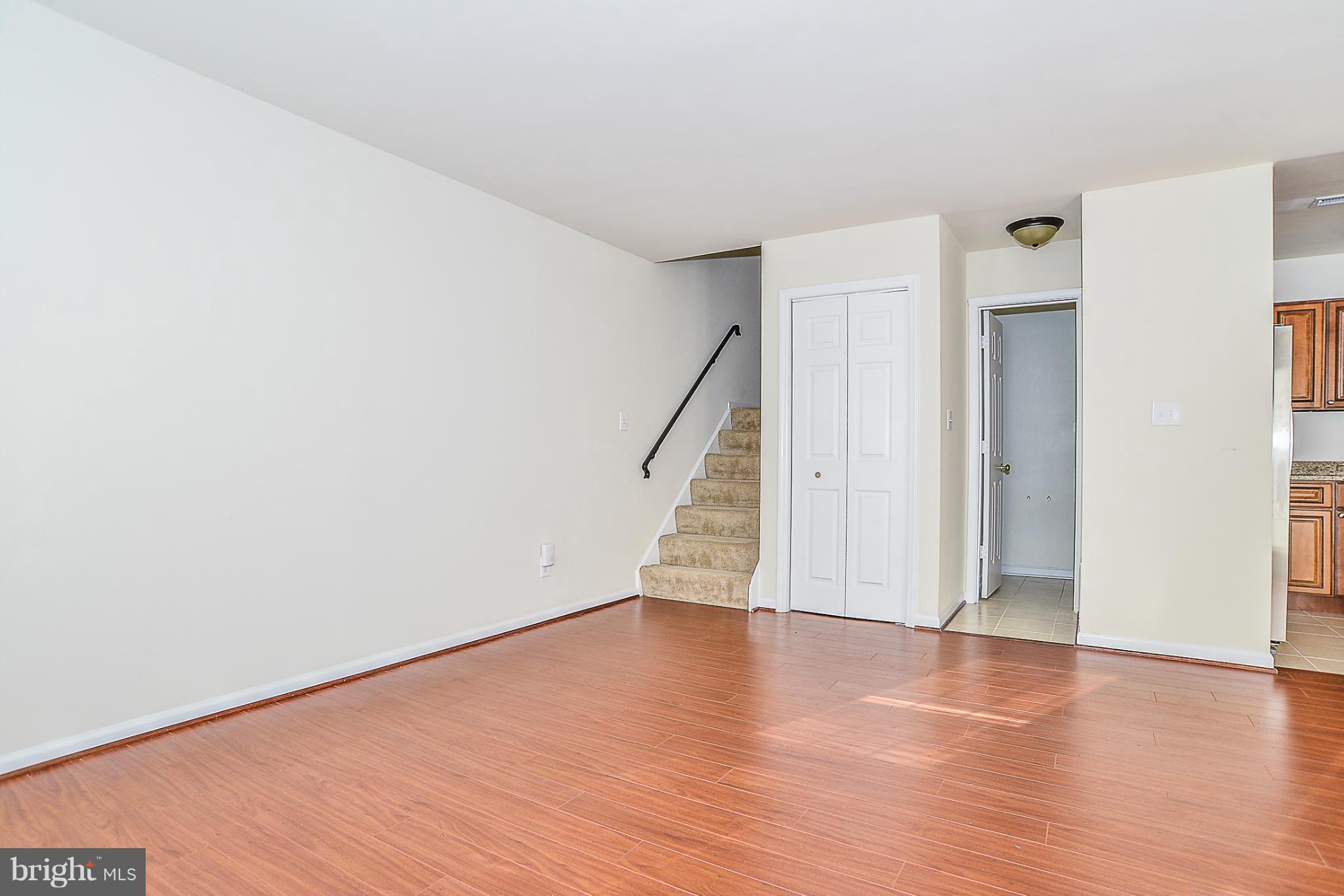 6004 Rabbit Hill Court Centreville, VA 20121 - Photo 4 of 20 Living Room