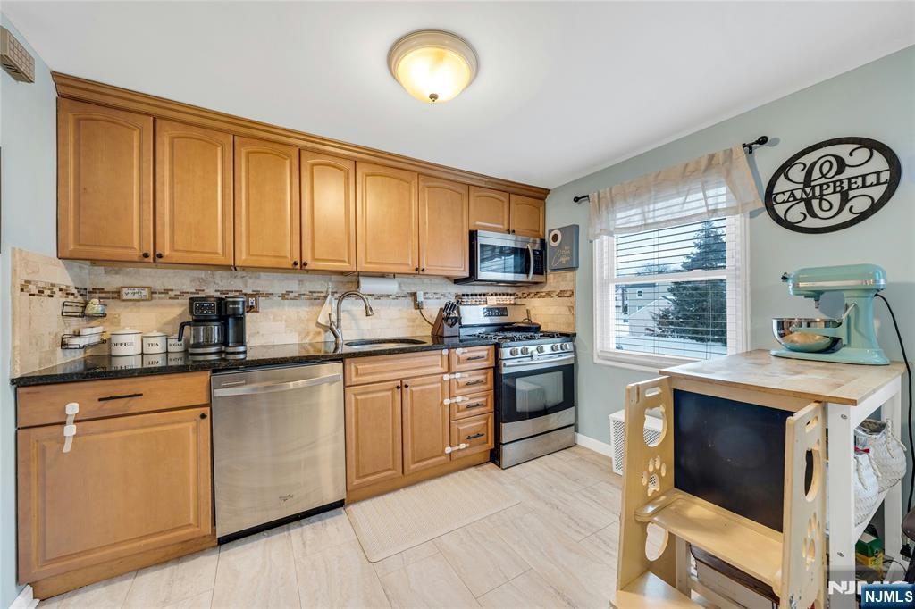 48 B Hastings Avenue Rutherford, NJ 07070 - Photo 7 of 19