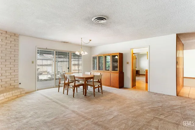 an empty room with windows and ceiling fan