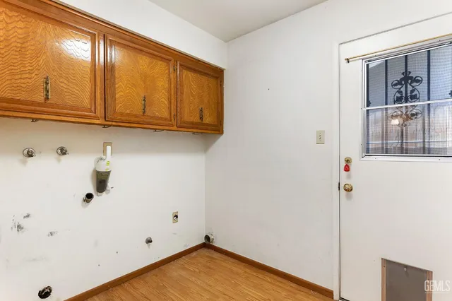 a view of a workspace with furniture