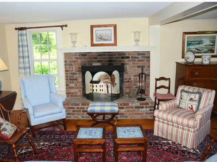 209 Sea Road Kennebunk, ME 04043 - Photo 9 of 35 Living Room.