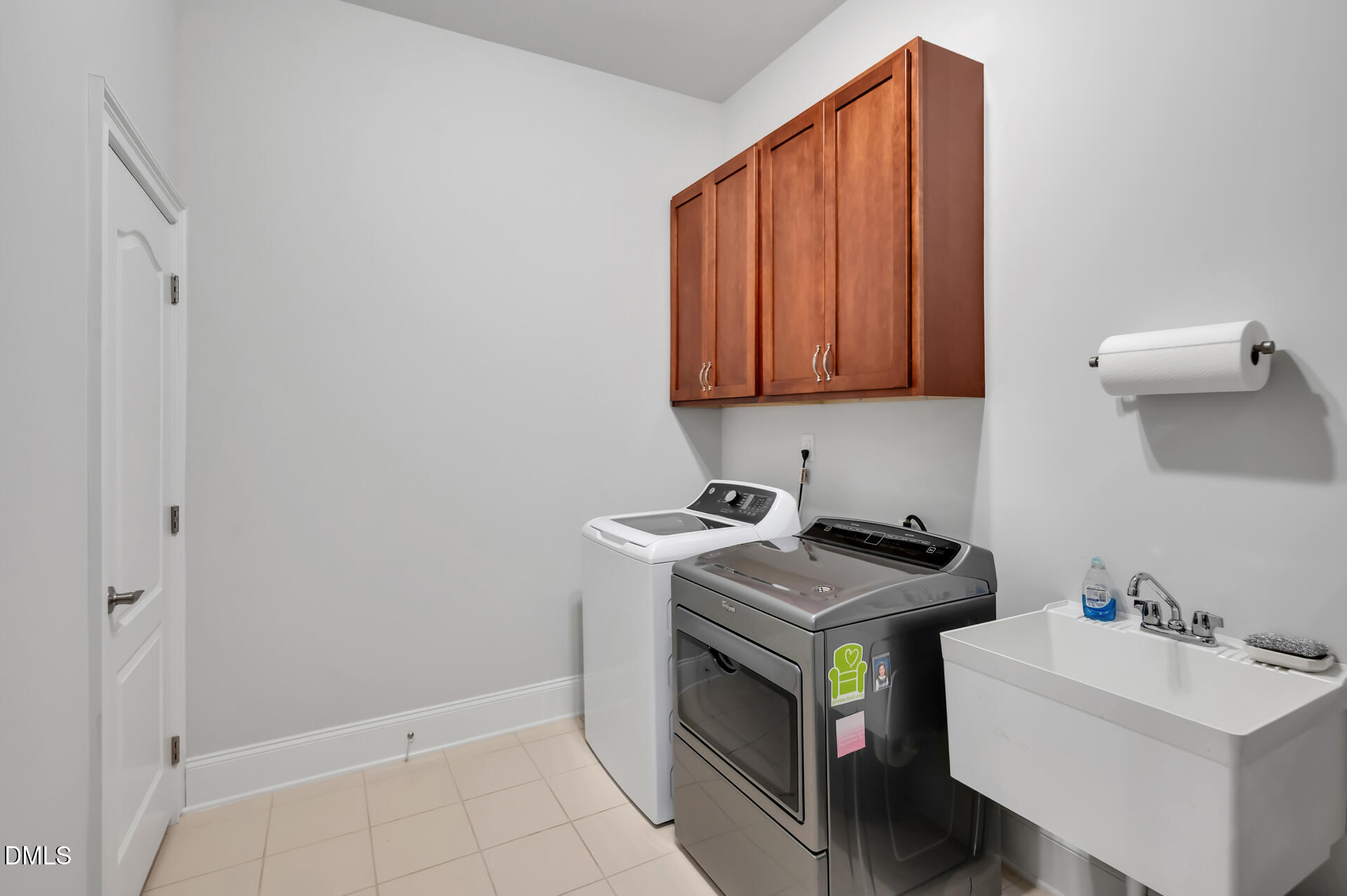 2812 Swift Willow Circle Raleigh, NC 27606 - Photo 38 of 49 Laundry