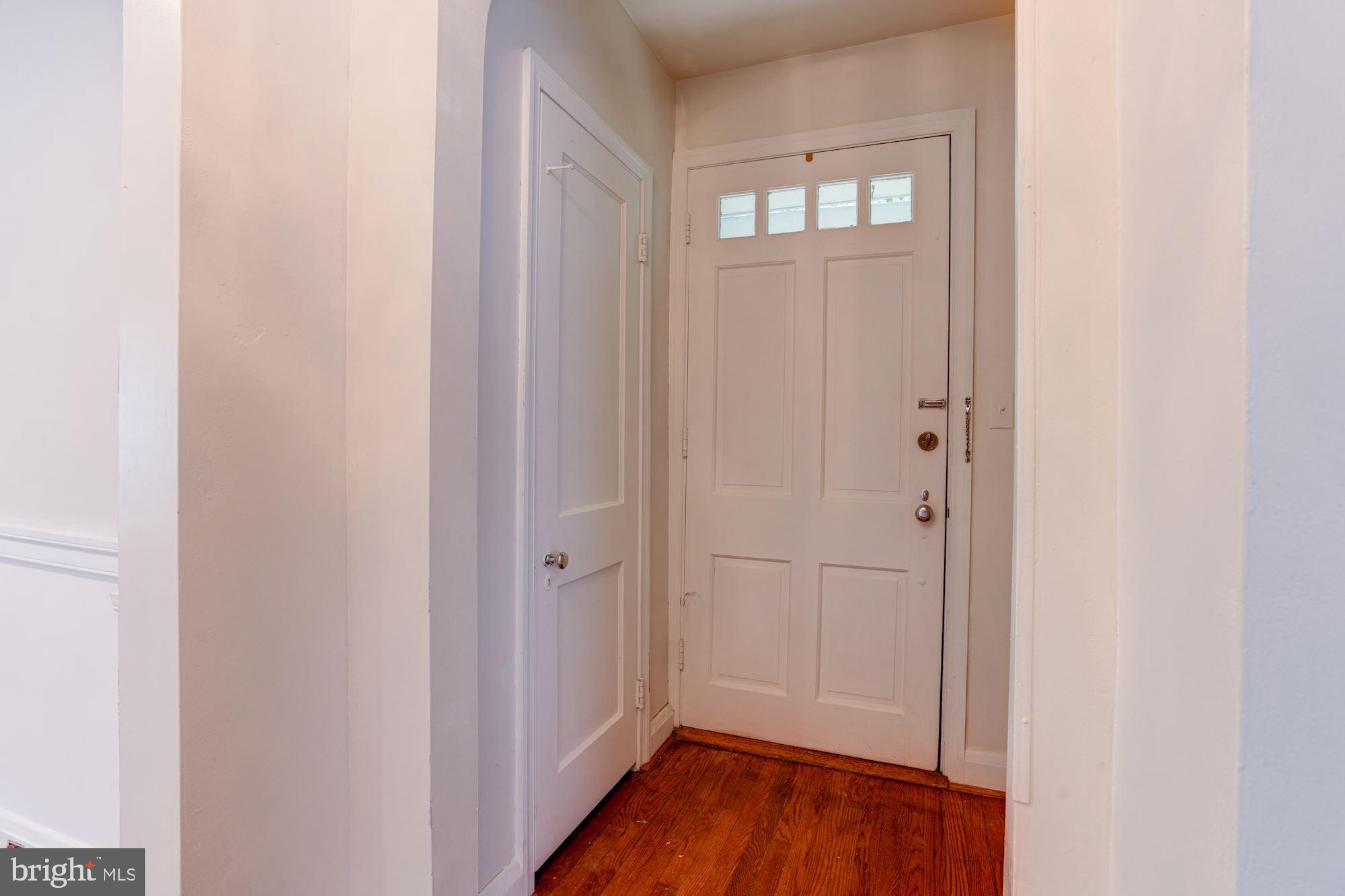 826 Warwick Road Baltimore, MD 21229 - Photo 2 of 30 Foyer