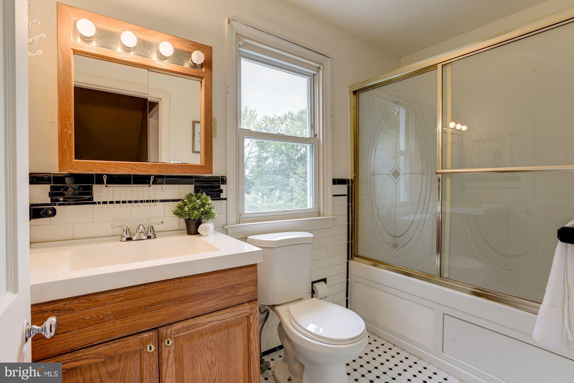 826 Warwick Road Baltimore, MD 21229 - Photo 16 of 30 Full Bath
