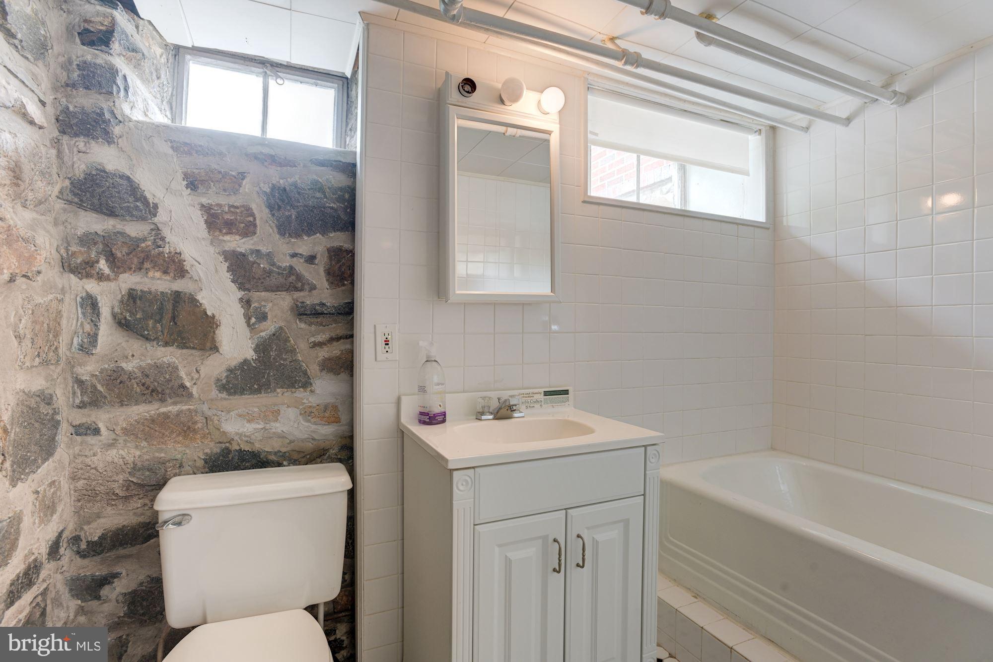 826 Warwick Road Baltimore, MD 21229 - Photo 19 of 30 Full Bath