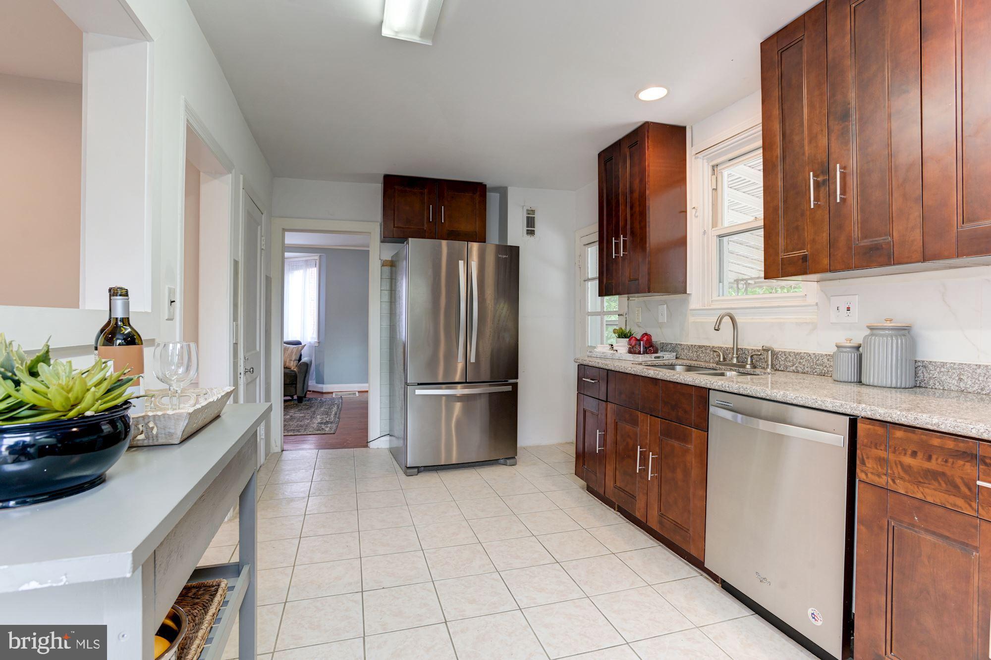 826 Warwick Road Baltimore, MD 21229 - Photo 6 of 30 Kitchen