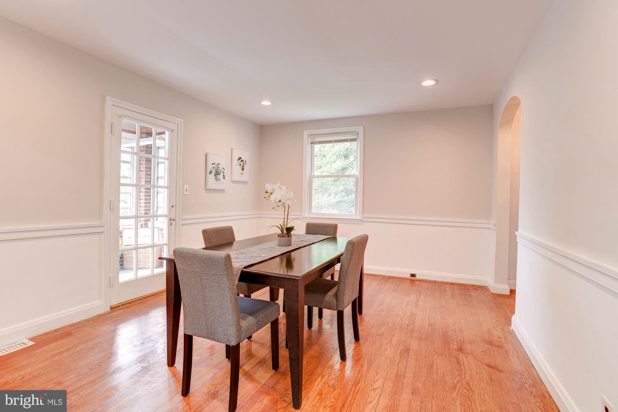 826 Warwick Road Baltimore, MD 21229 - Photo 8 of 30 Dining Room