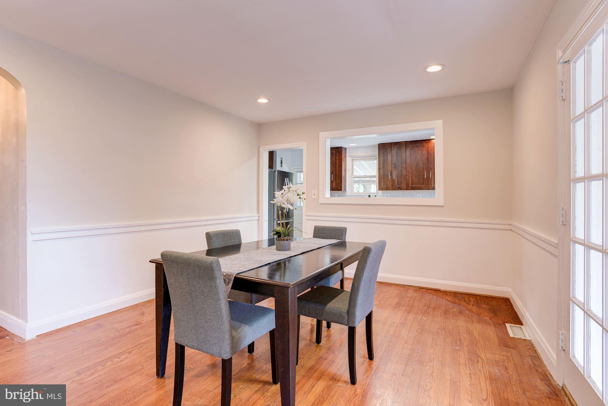 826 Warwick Road Baltimore, MD 21229 - Photo 9 of 30 Dining Room