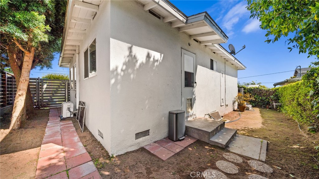 1406 17th Street Manhattan Beach, CA 90266 - Photo 25 of 60 a view of a patio with table and chairs and potted plants