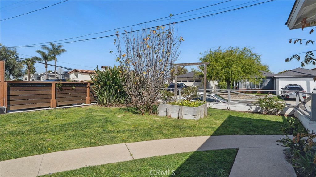 1406 17th Street Manhattan Beach, CA 90266 - Photo 4 of 60 a view of a backyard with sitting area