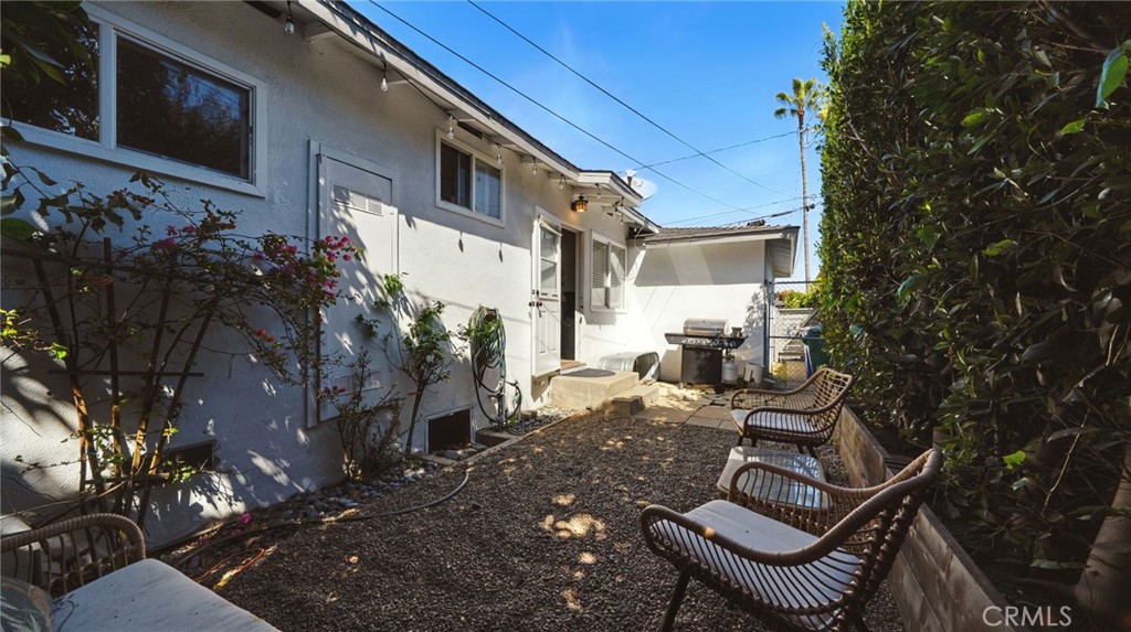 1406 17th Street Manhattan Beach, CA 90266 - Photo 44 of 60 Front Unit Patio/Yard