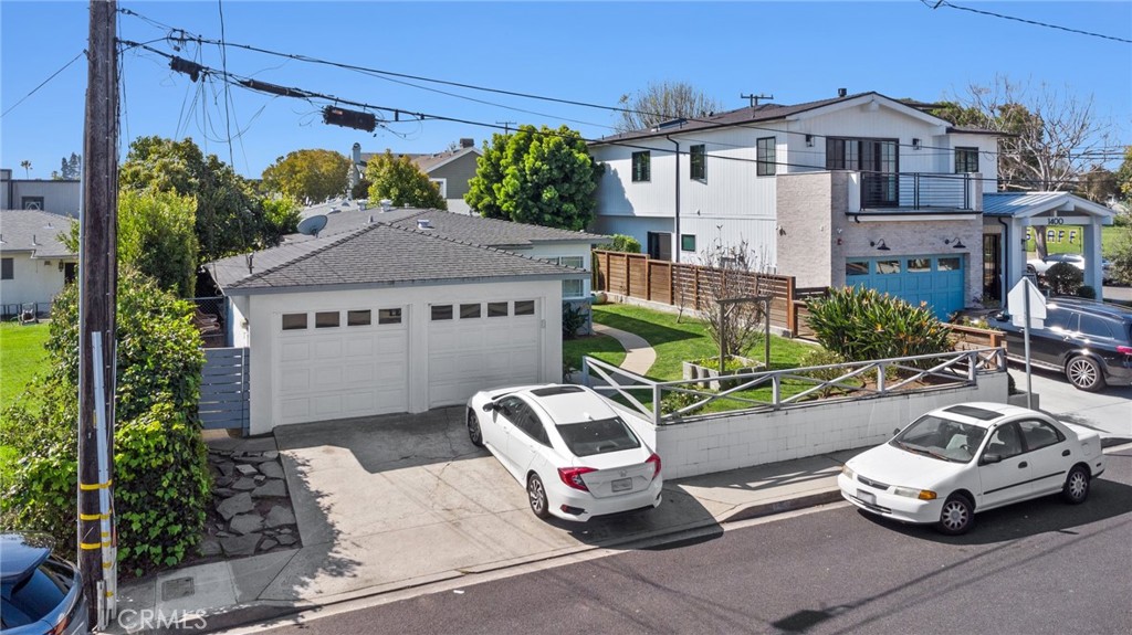 1406 17th Street Manhattan Beach, CA 90266 - Photo 5 of 60 a car parked in front of a white house