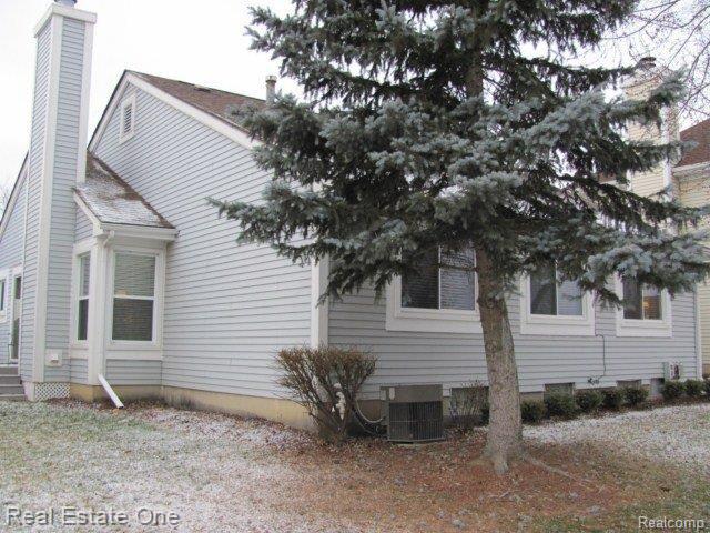 460 Farmridge Court Rochester, MI 48307 - Photo 3 of 25 IMG_1369
