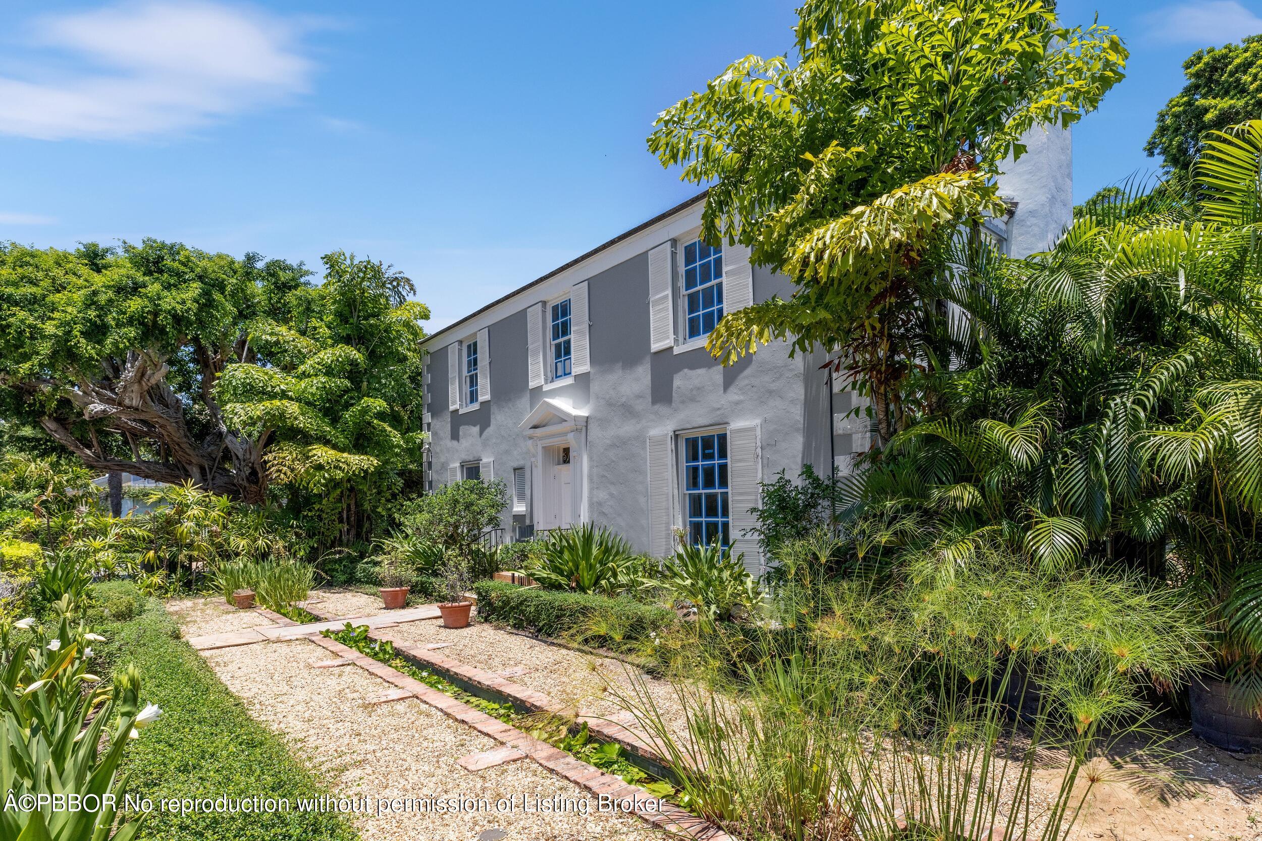 345 Pendleton Lane Palm Beach, FL 33480 - Photo 11 of 15 a backyard of a house with plants and tree