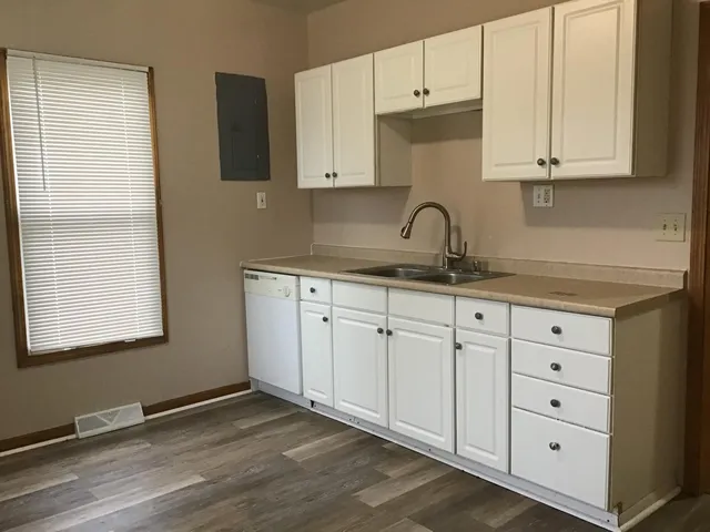 $135,000 | 3152 9th Street, Wyandotte, MI 48192