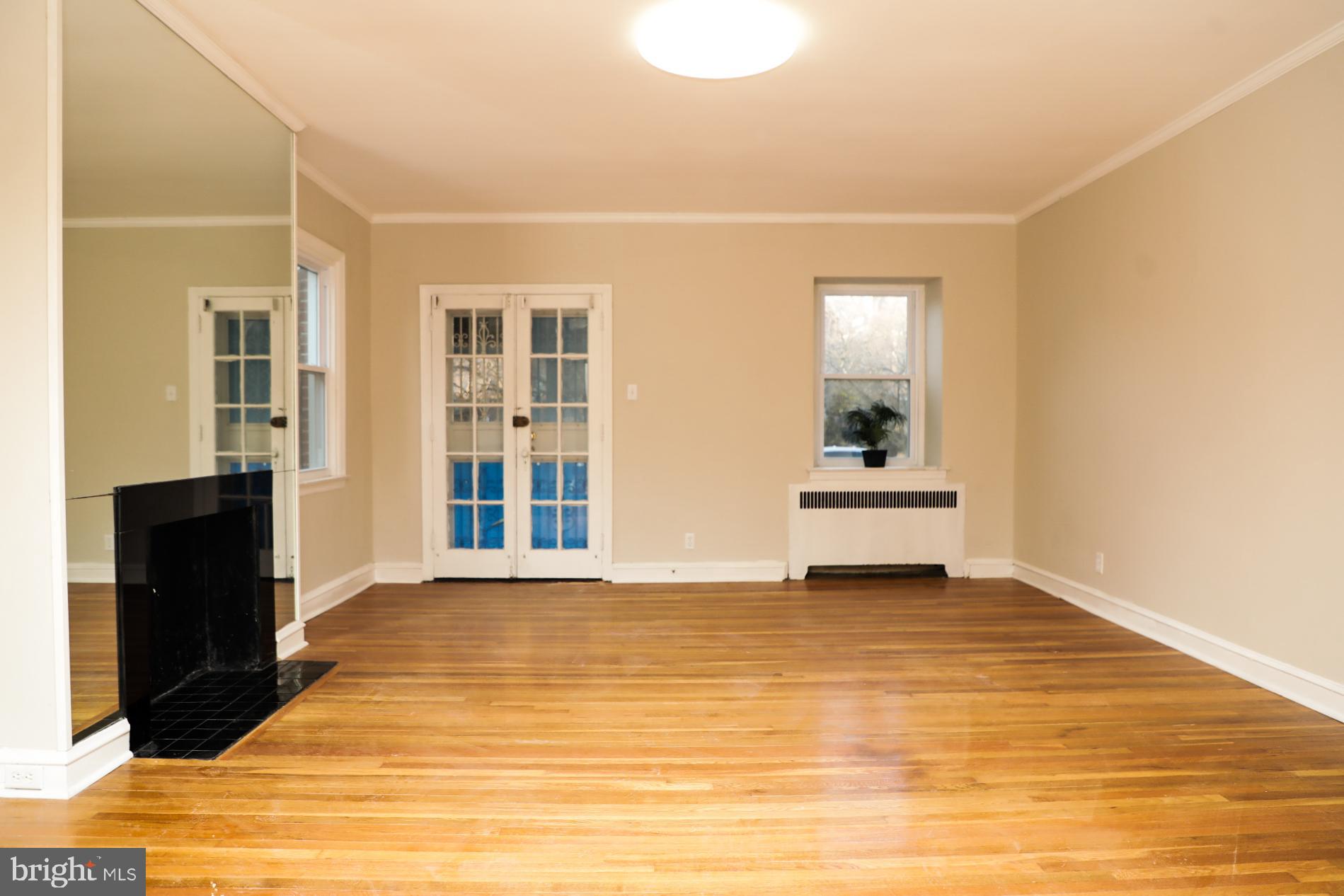 5738 Drexel Road Philadelphia, PA 19131 - Photo 10 of 34 Livingroom