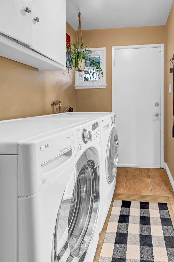 2601 Sunnyside Ridge Road Rancho Palos Verdes, CA 90275 - Photo 18 of 47 a utility room with dryer and washer