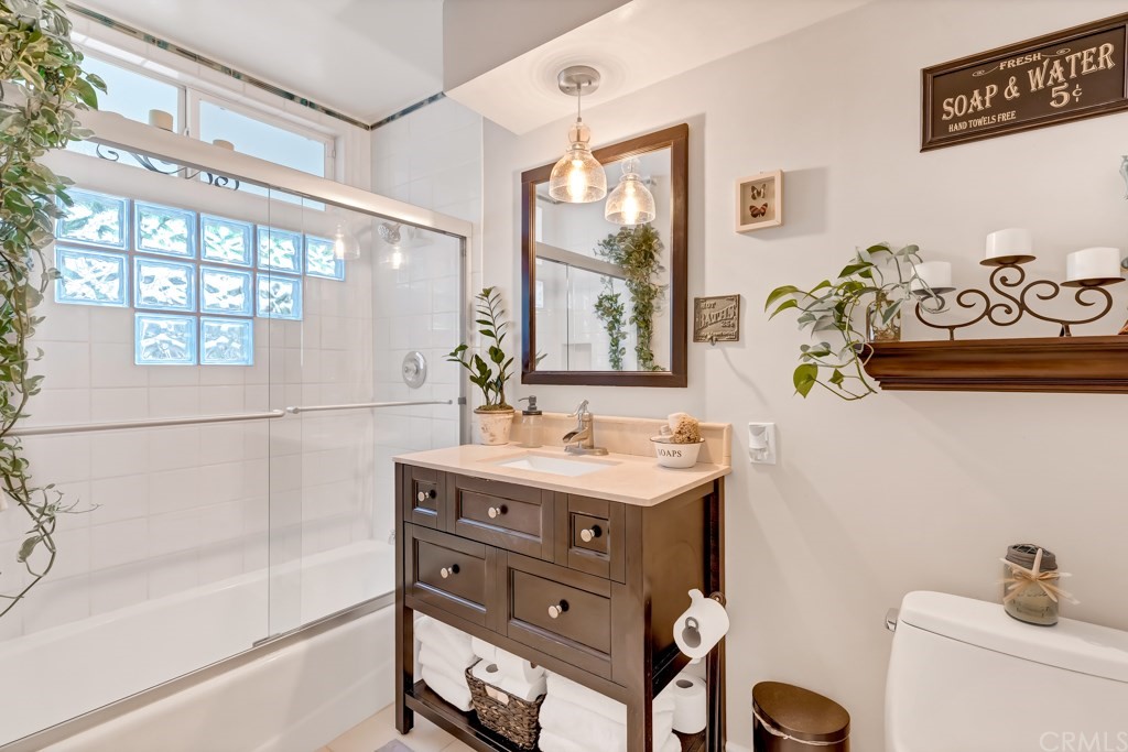 2601 Sunnyside Ridge Road Rancho Palos Verdes, CA 90275 - Photo 24 of 47 a bathroom with a tub sink and mirror