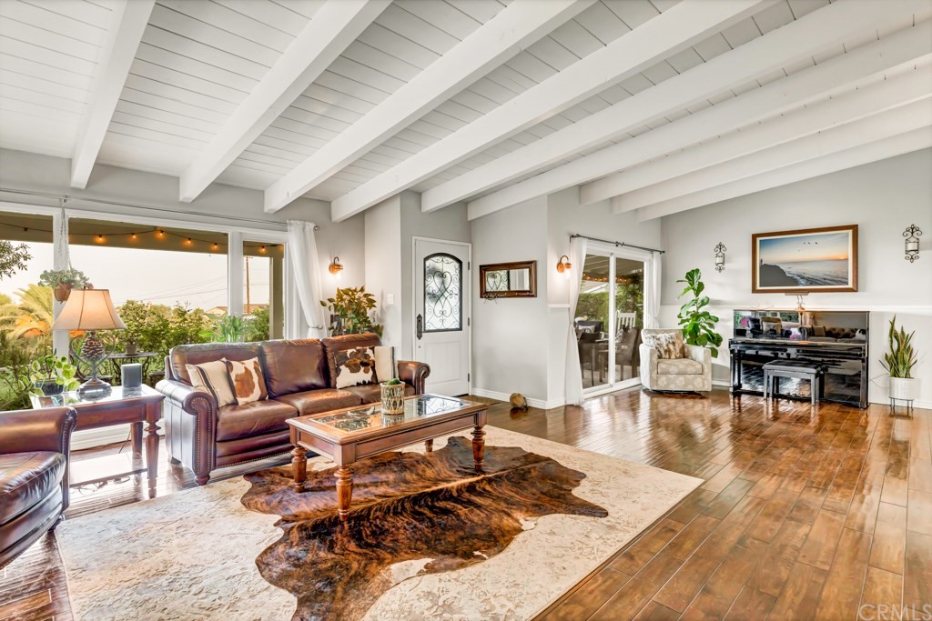 2601 Sunnyside Ridge Road Rancho Palos Verdes, CA 90275 - Photo 4 of 47 a living room with furniture and wooden floor
