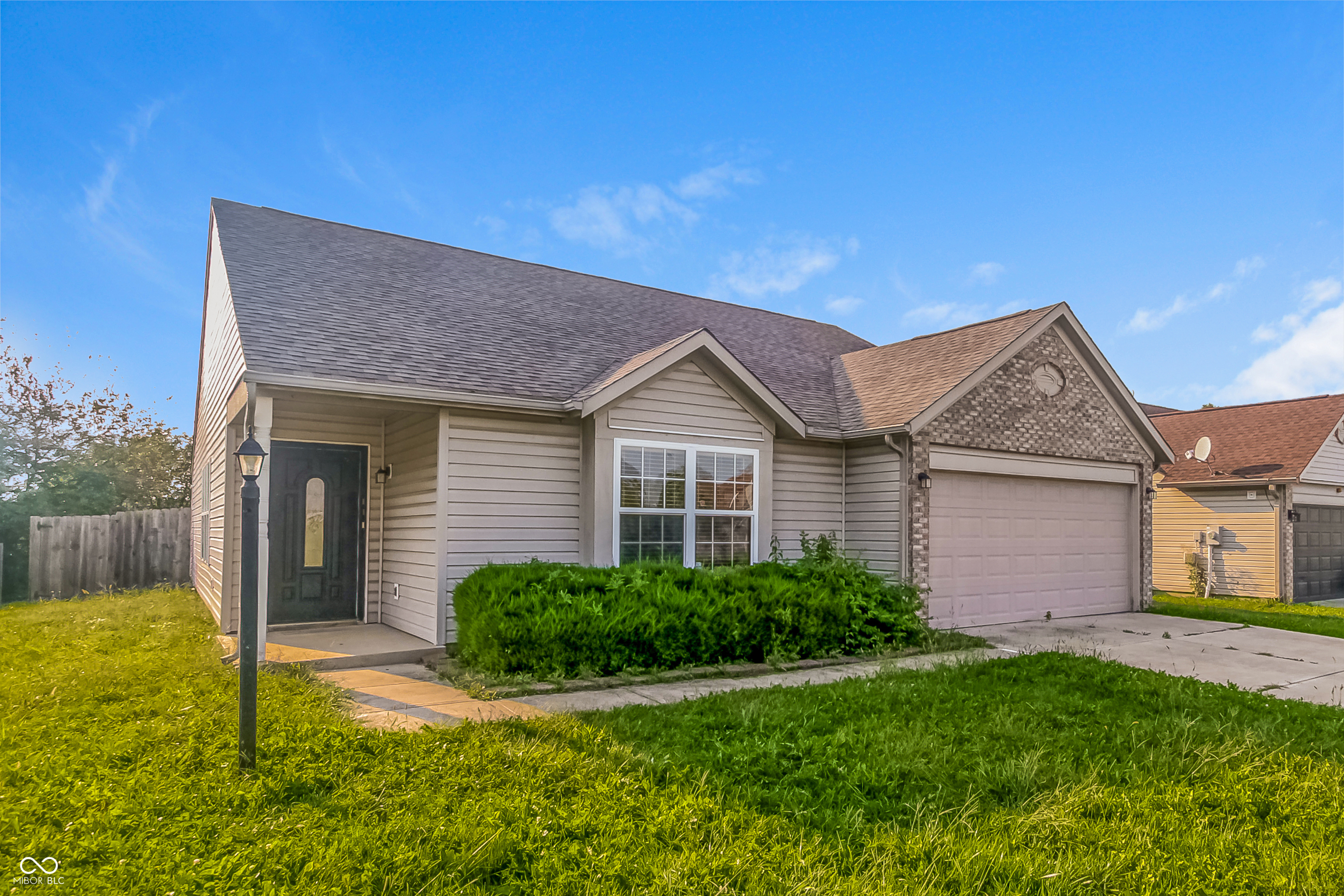 2226 Leaf Drive Indianapolis, IN 46229 - Photo 2 of 16