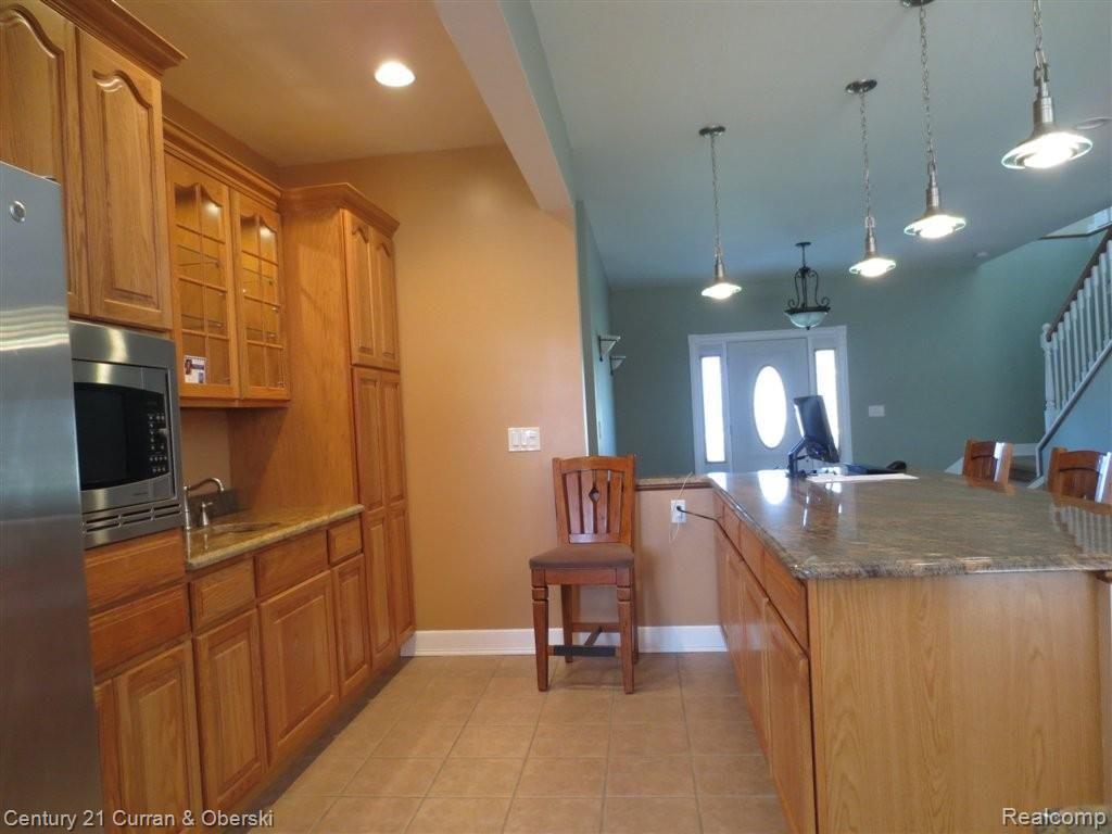 14725 Reeck Road Southgate, MI 48195 - Photo 5 of 25 LOTS OF CABINETS