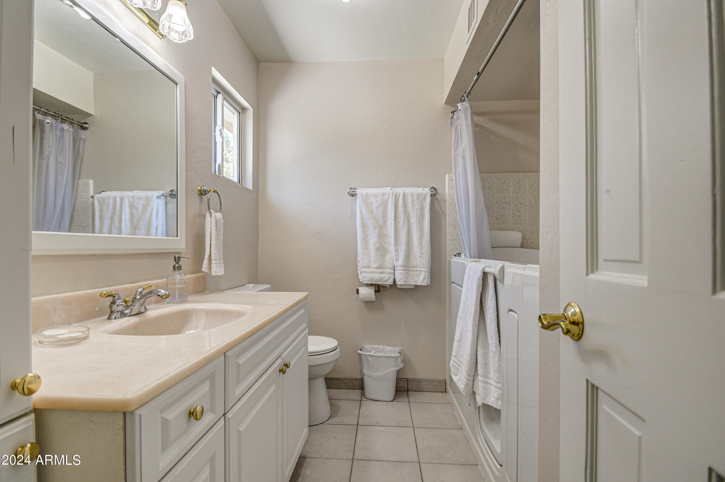 24 East Silver Creek Road Gilbert, AZ 85296 - Photo 32 of 51 Bathroom 2-pic 1