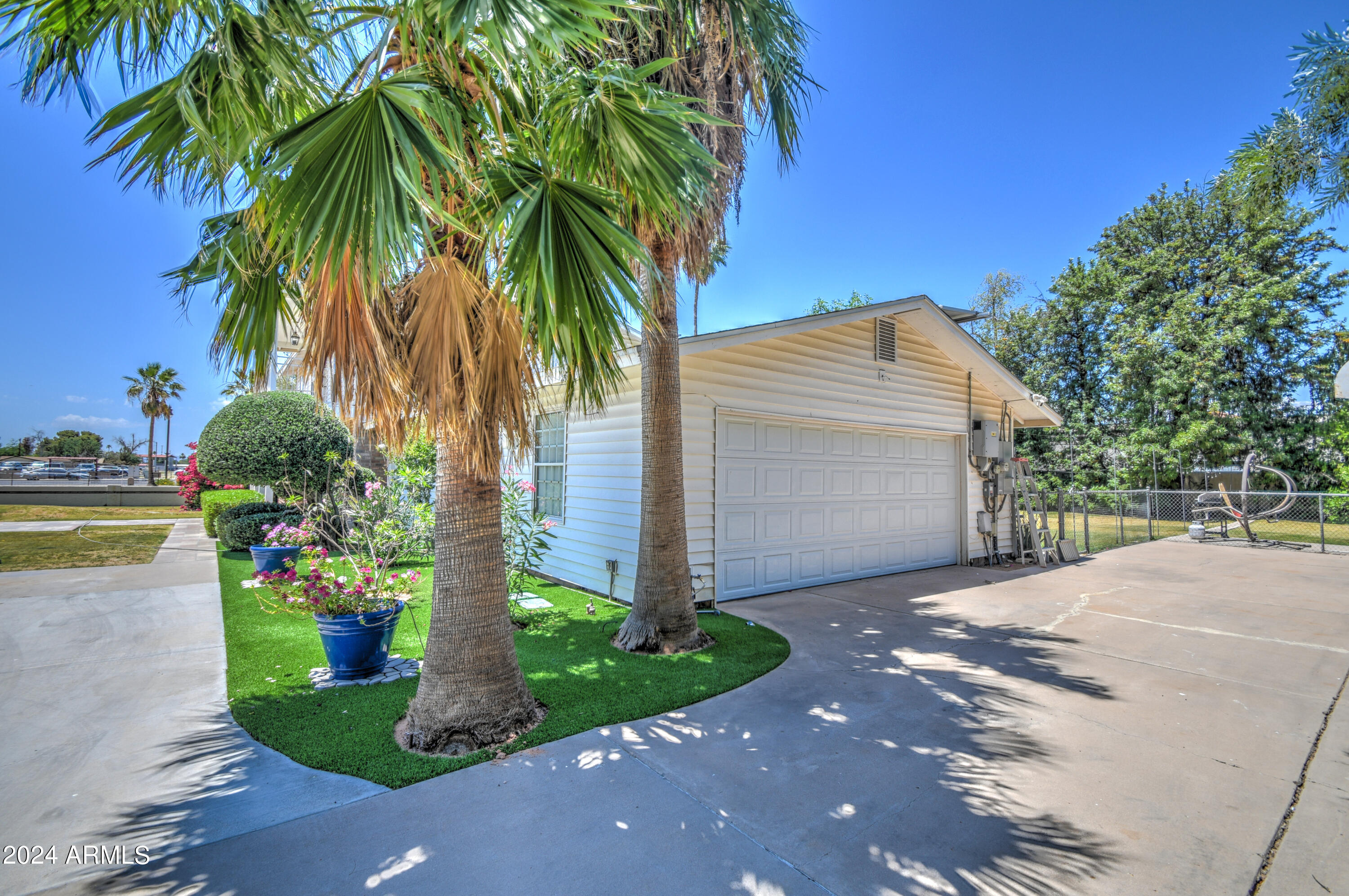 24 East Silver Creek Road Gilbert, AZ 85296 - Photo 5 of 51 Front 6