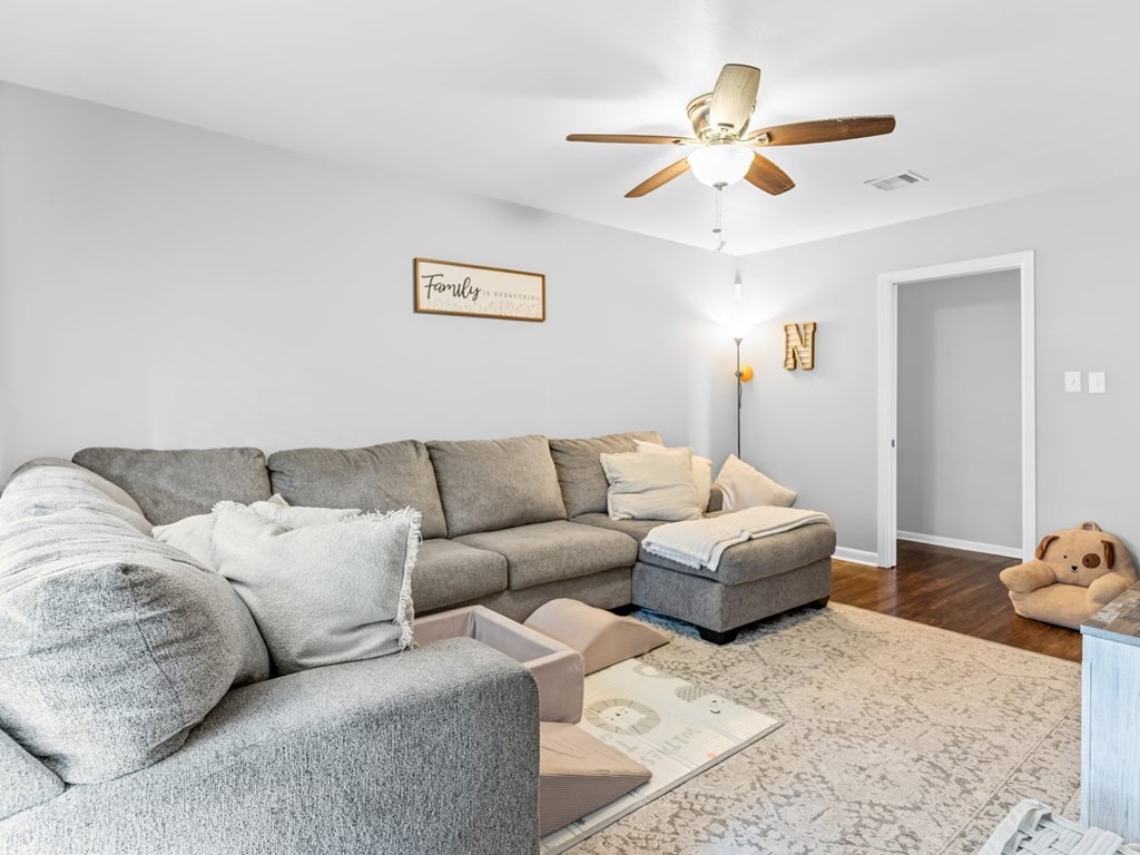 4009 Rice Avenue Bay City, TX 77414 - Photo 22 of 26 a living room with furniture