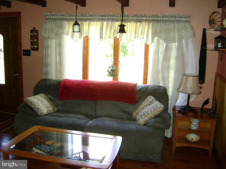626 Cherry Road Hatfield, PA 19440 - Photo 7 of 23 Living Room
