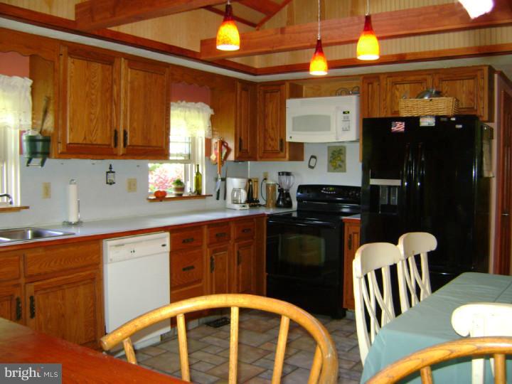 626 Cherry Road Hatfield, PA 19440 - Photo 9 of 23 Kitchen