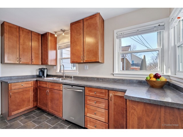 794 East Lincoln Avenue Des Plaines, IL 60018 - Photo 11 of 25