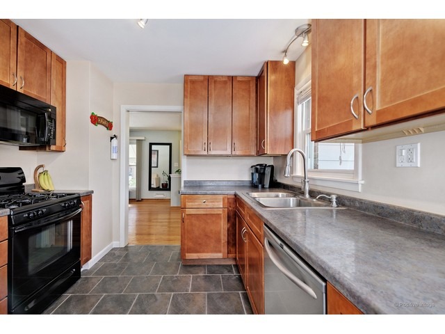 794 East Lincoln Avenue Des Plaines, IL 60018 - Photo 12 of 25